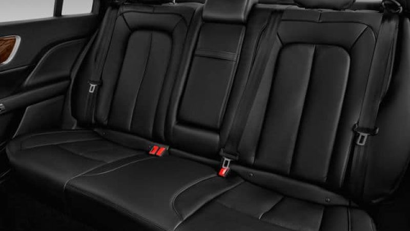 2018_lincoln_continental_rearseat